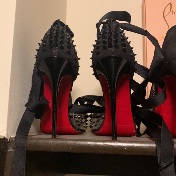Christian Louboutin - Picture 3 of 11